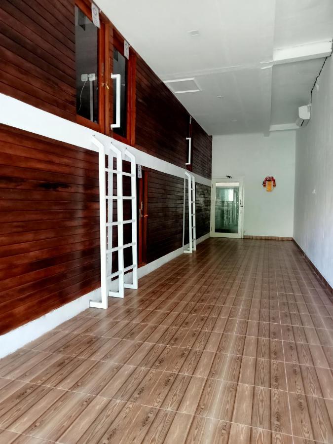 Tara Hostel Batununggul Extérieur photo
