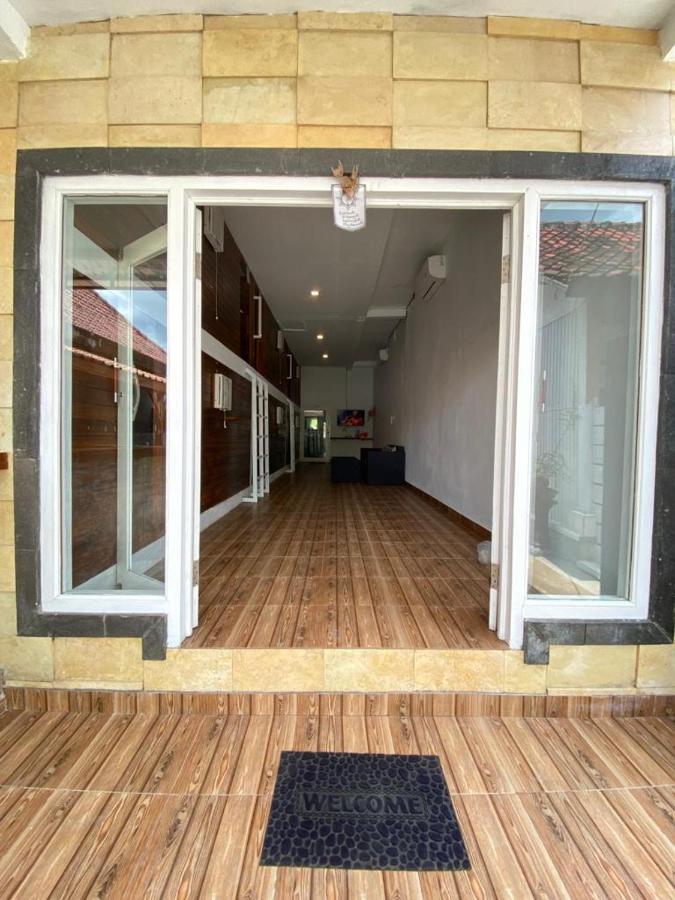 Tara Hostel Batununggul Extérieur photo