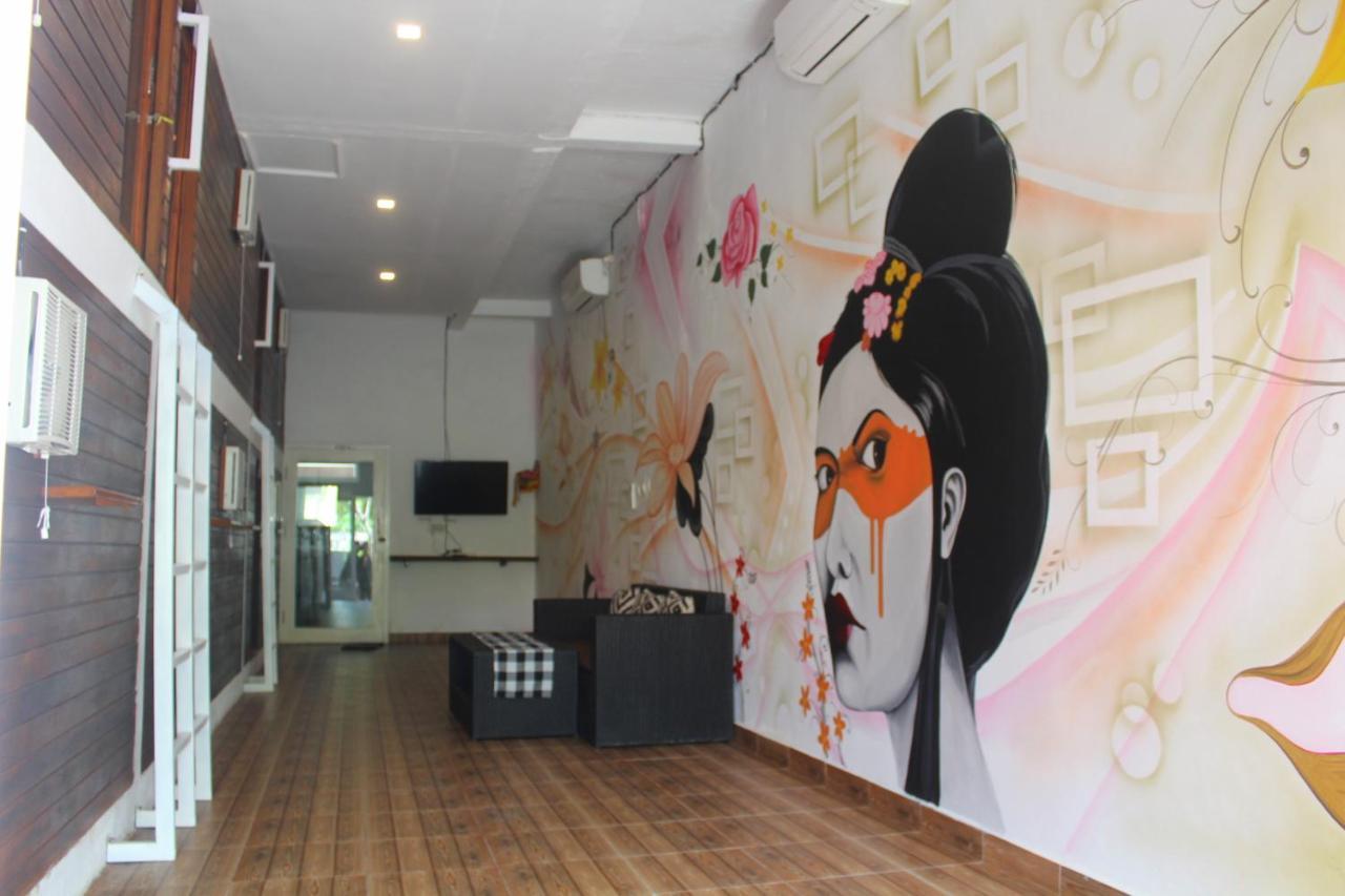 Tara Hostel Batununggul Extérieur photo