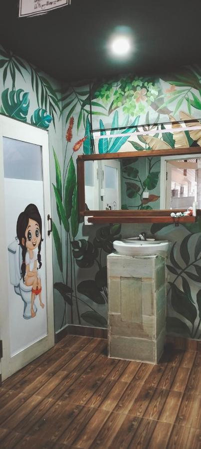 Tara Hostel Batununggul Extérieur photo