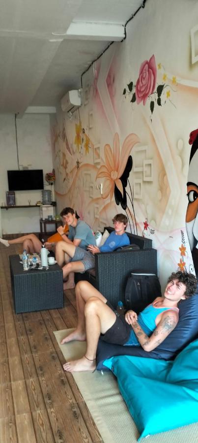 Tara Hostel Batununggul Extérieur photo